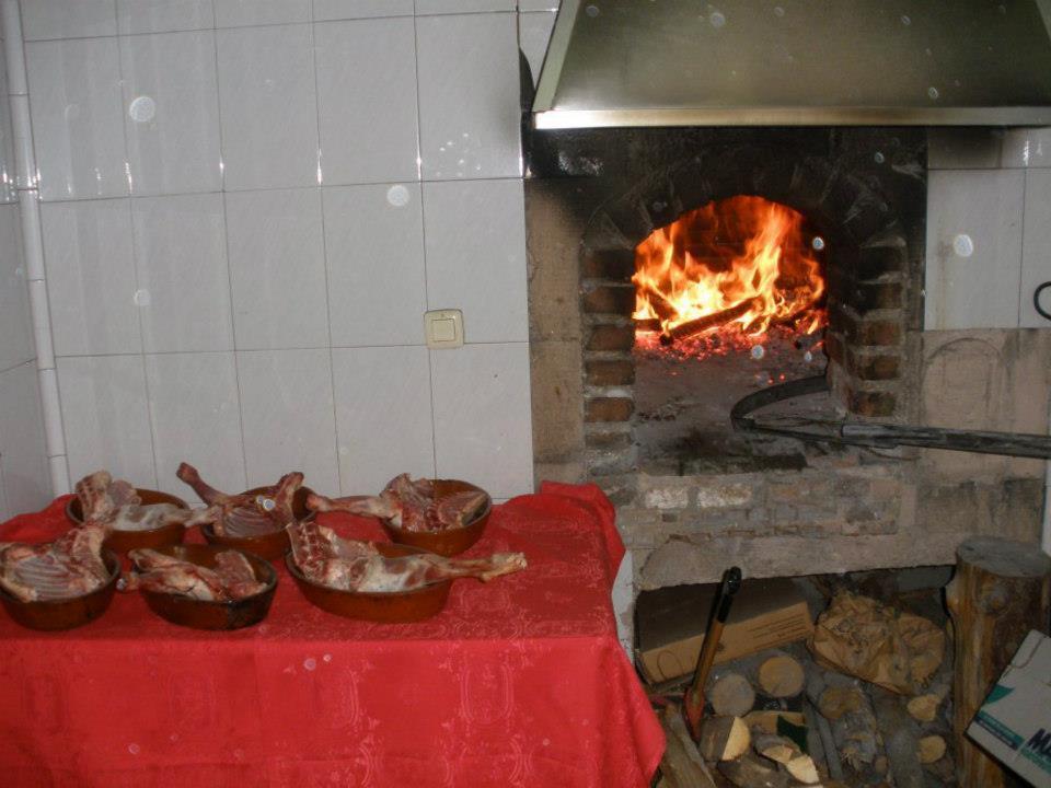 Hostal Restaurante Villa De Sepulveda Ngoại thất bức ảnh