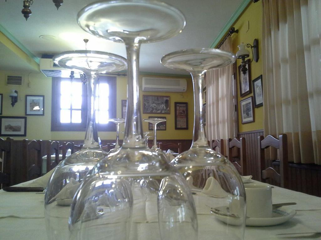 Hostal Restaurante Villa De Sepulveda Ngoại thất bức ảnh