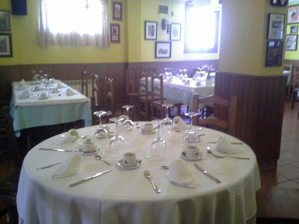 Hostal Restaurante Villa De Sepulveda Ngoại thất bức ảnh