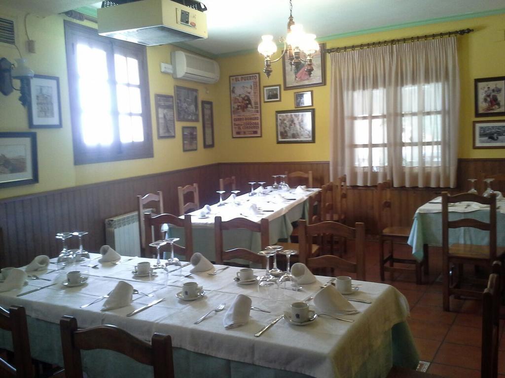 Hostal Restaurante Villa De Sepulveda Ngoại thất bức ảnh