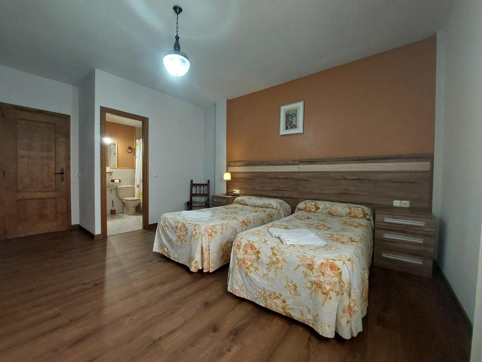 Hostal Restaurante Villa De Sepulveda Ngoại thất bức ảnh
