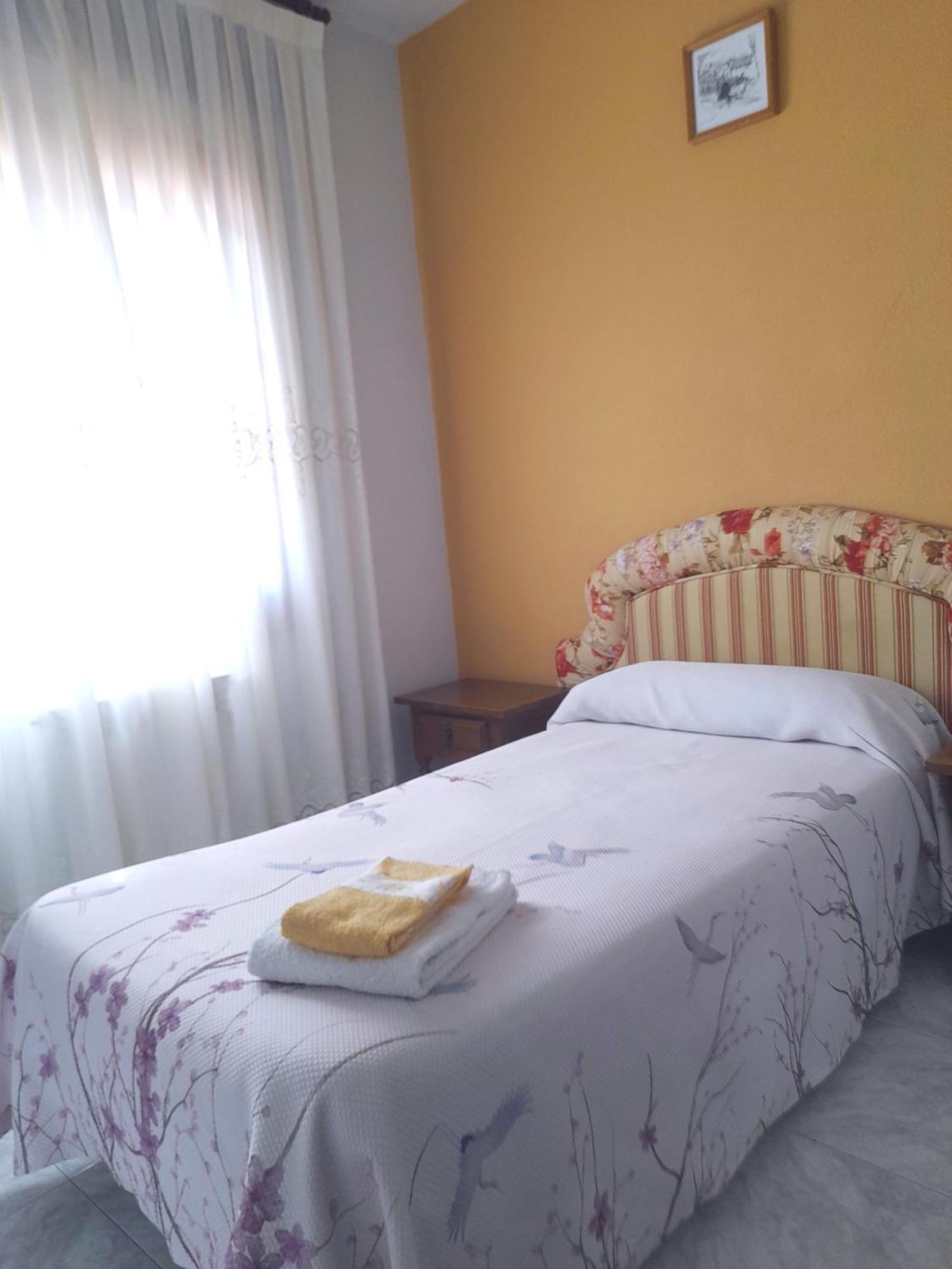 Hostal Restaurante Villa De Sepulveda Phòng bức ảnh