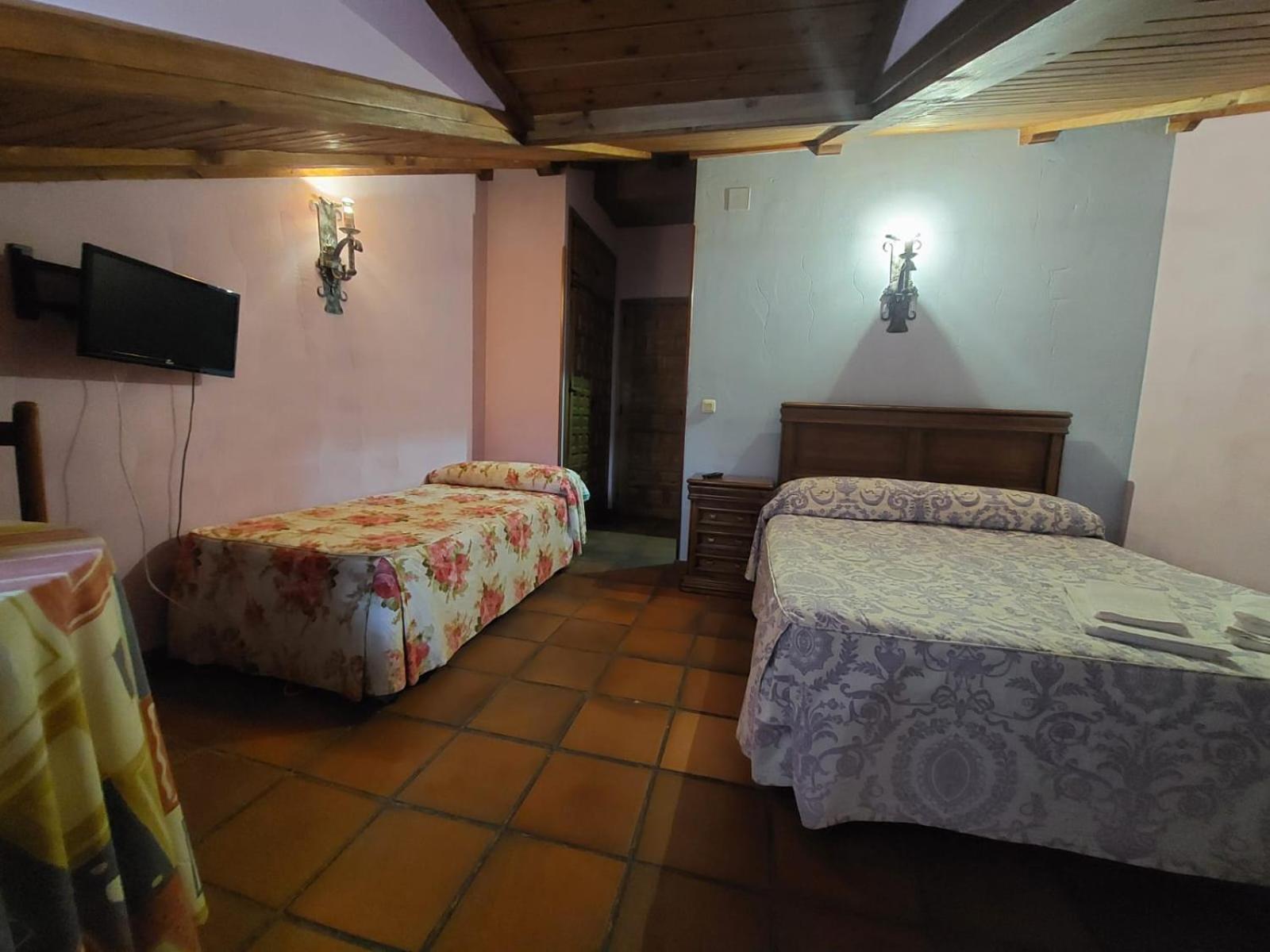 Hostal Restaurante Villa De Sepulveda Ngoại thất bức ảnh