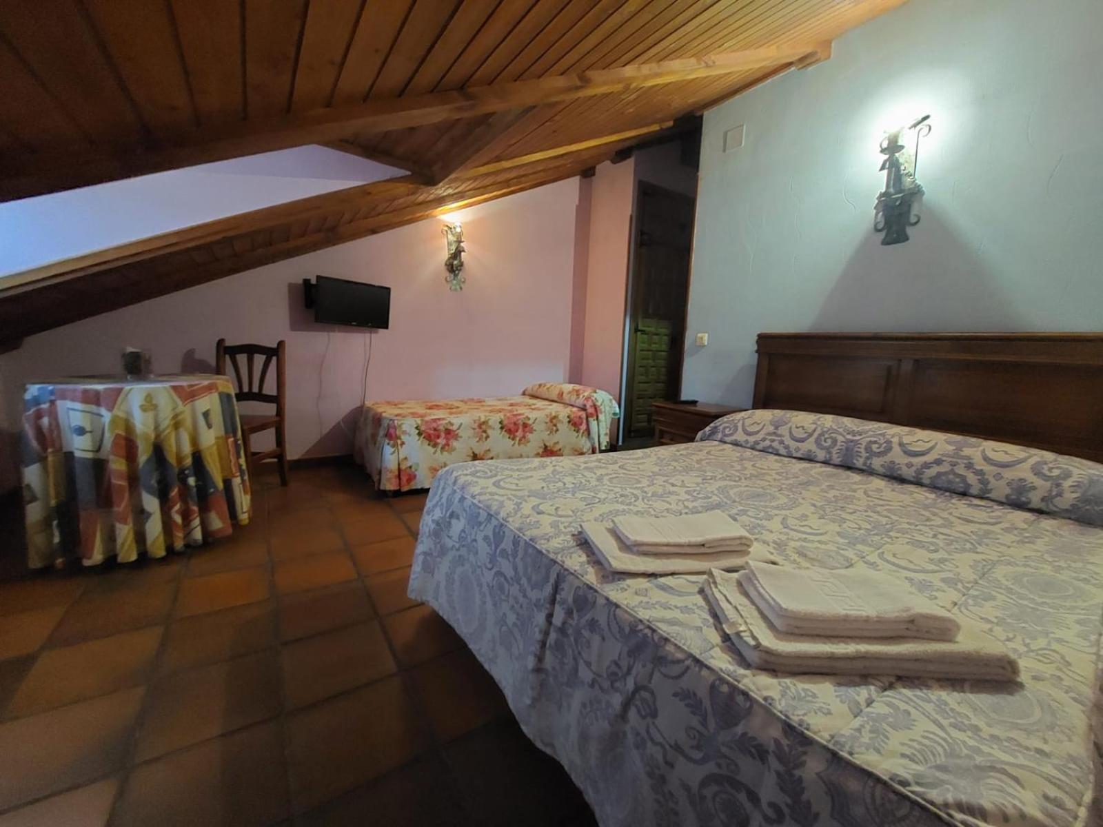 Hostal Restaurante Villa De Sepulveda Ngoại thất bức ảnh