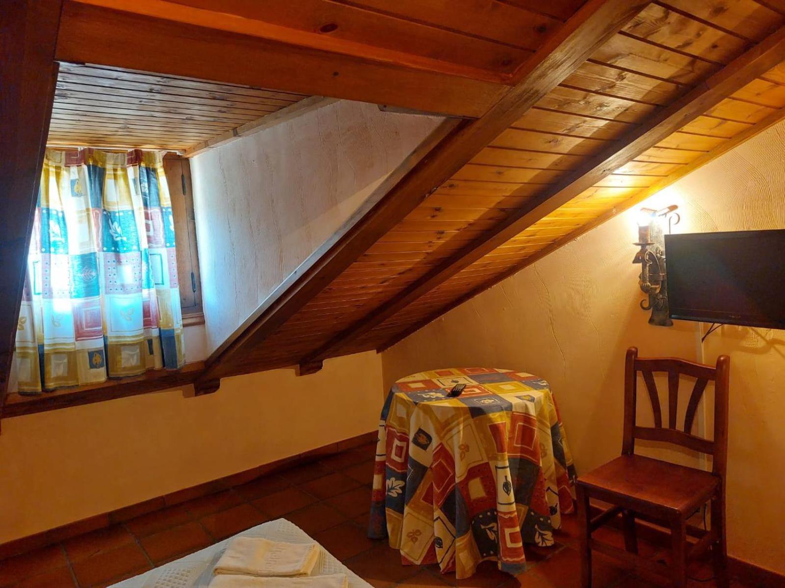 Hostal Restaurante Villa De Sepulveda Ngoại thất bức ảnh