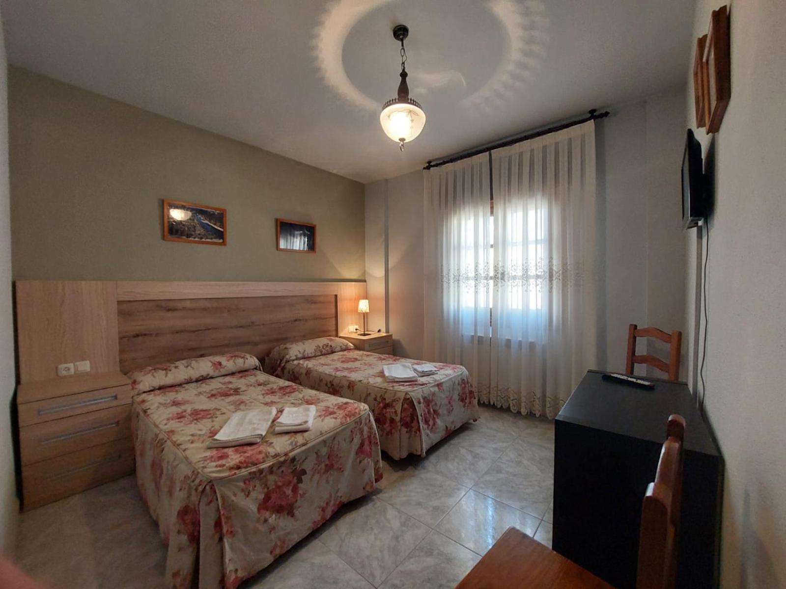 Hostal Restaurante Villa De Sepulveda Ngoại thất bức ảnh