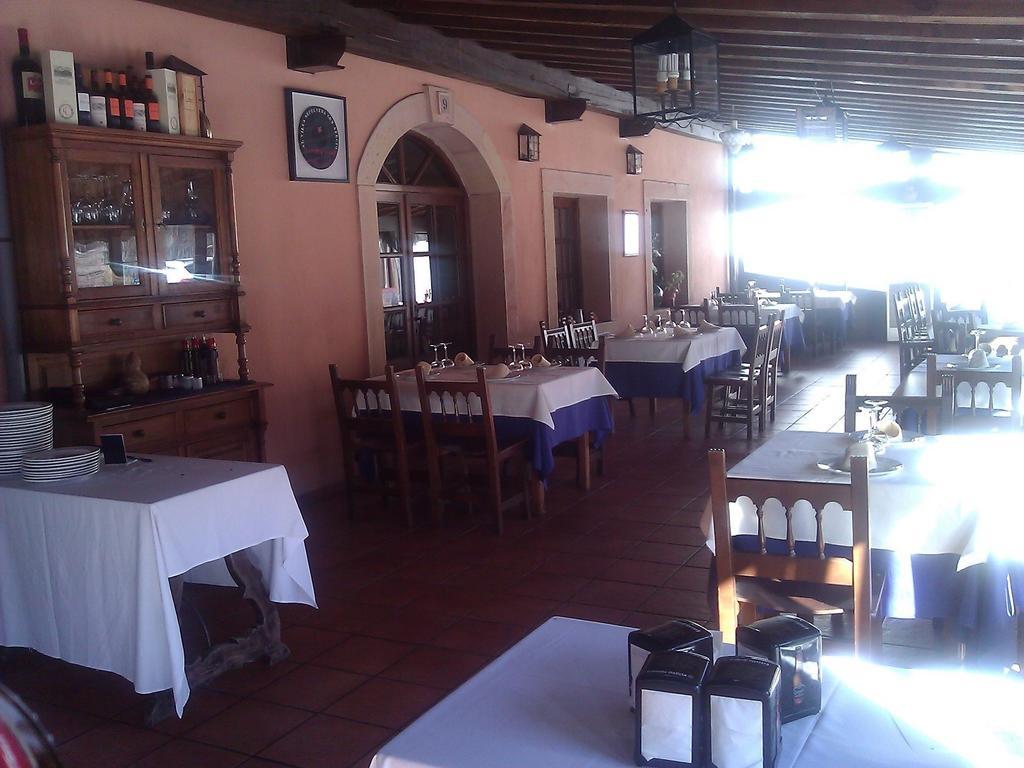 Hostal Restaurante Villa De Sepulveda Ngoại thất bức ảnh